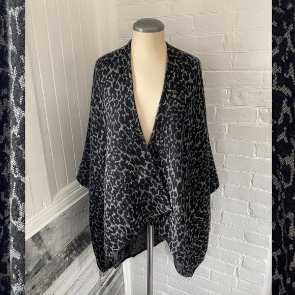 Blanket sweater/shawl - Picture 4 of 4